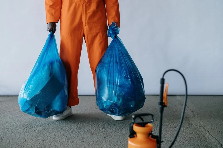person-holding-yellow-plastic-spray-bottle-zmnefoi3k